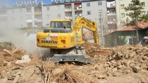 Ereğli'de Metruk Binalar Yıkılıyor