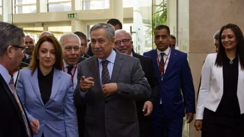 Nezaket Emine Atasoy'a Destek Geldi