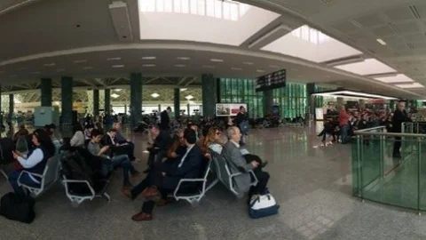 İzmir'de Uçak Arızası Yolcuları Mağdur Etti