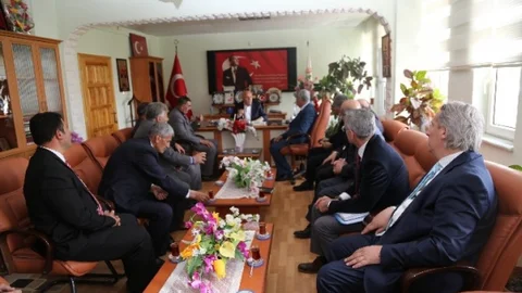 Başkan Sekmen Olur'da Muhtarlarla Buluştu