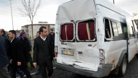 Şanlıurfa'da Minibüs TIR ile Çarpıştı
