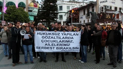 Antalya'da DHKP-C Operasyonu Protestosu