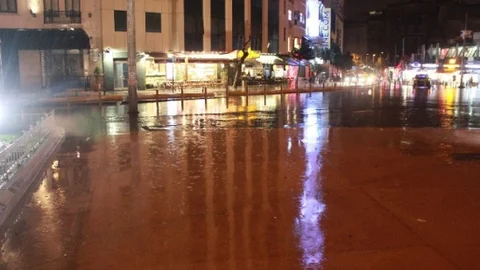 İstanbul'da Akşam Yağmuru Etkili Oldu