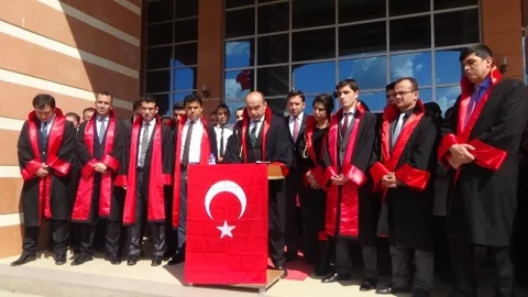 Kadirli'de Yargı Çalışanları Basın Açıklaması Yaptı