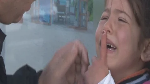 Adana'da Küçük Ayşe'ye Polis Yardımı