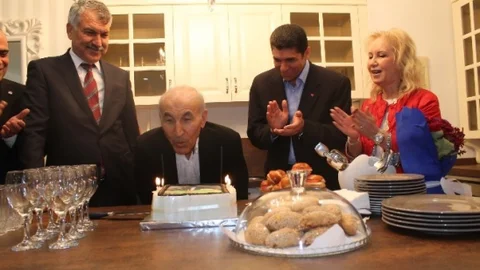 Adana'da Sürpriz Doğum Günü Kutlaması