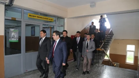 Vali Düzgün'den Okul Ziyareti