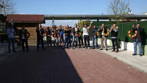 Manisa'da Şampiyon Voleybol Takımı Coşkuyla Karşılandı