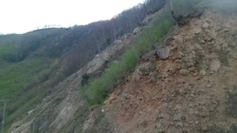 Çamaş'ta Heyelan Ulaşımı Zorluyor