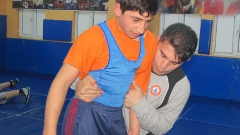 Selçuk Çebi Gençlere Güreş Dersi Verdi