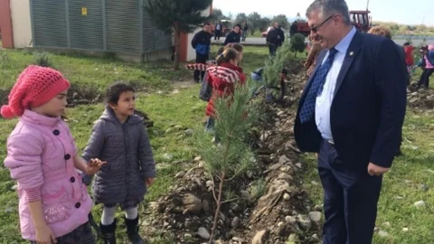 Edremit'te Ağaç Dikimi Etkinliği