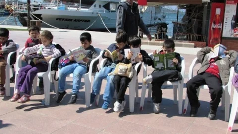Ayvalık'ta Öğrenciler Kitap Okudu
