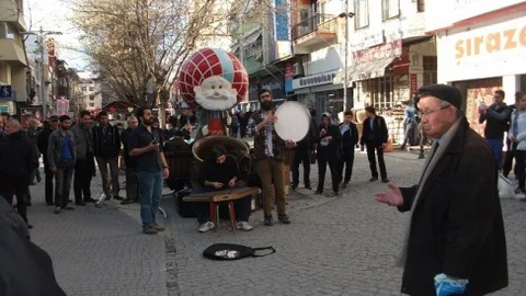 Eskişehir'de Gençlerden Müzik Şöleni