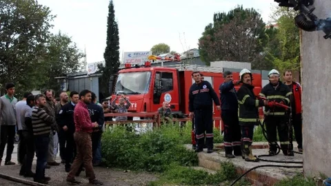 Antalya'da Suriyeli Aileye Ait Ev Yandı