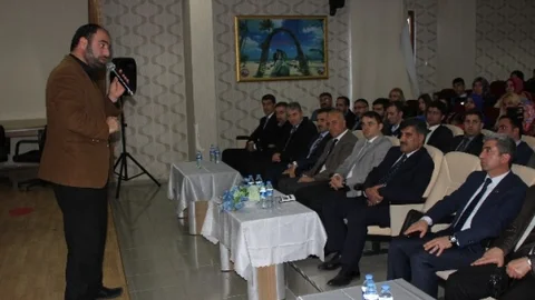 Ahmet Bulut Karakoçan'da Konferans Verdi