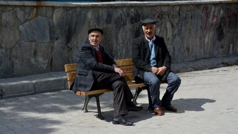 Hakkari'de Oturma Bankları Yeniden Kuruldu