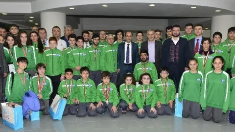 Yıldırım'da Sporcular Madalyalara Doymuyor
