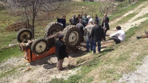 Sandıklı'da Traktör Devrildi