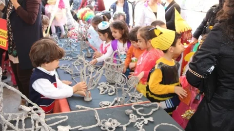 Anaokulu Öğrencilerinden Geri Dönüşüm Yürüyüşü