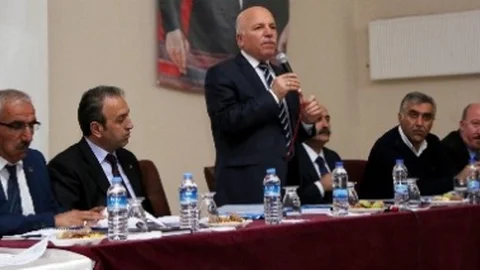 Şenkaya'da Muhtarlarla Toplantı Yapıldı