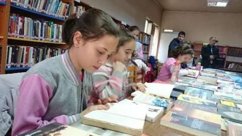 Bursa'da Öğrenciler Kitap Okudu