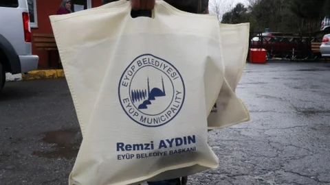 Eyüp'te Gıda Yardımı Devam Ediyor