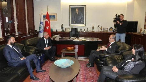 Girne Belediyesi'nden Başkan Büyükerşen'e Ziyaret