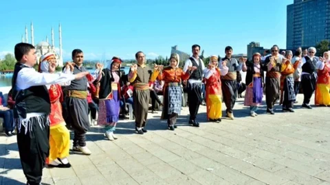 Adana'da Kitap Okuma Etkinliği