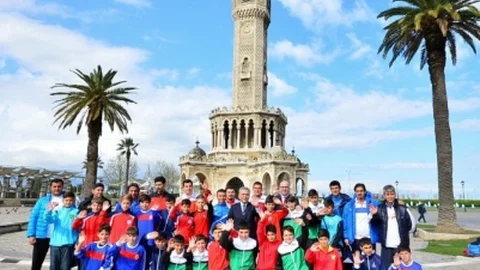 U12 İzmir Cup'ta Dayanışma Rüzgarı Esti