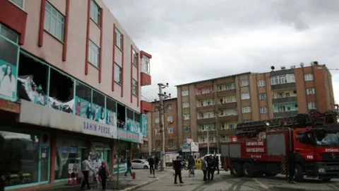 Iğdır'da Giyim Mağazasında Yangın Çıktı