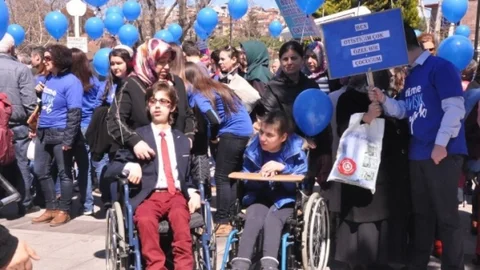 Çanakkale'de Otizm Farkındalığı İçin Yürüyüş Düzenlendi