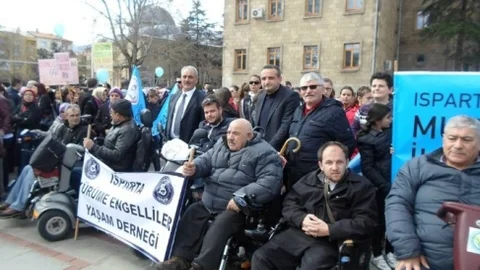 Isparta'da Otizm Yürüyüşü Düzenlendi