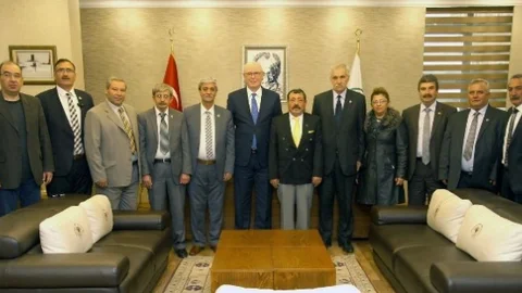 Eskişehir'de Muhtarlar Başkan Kurt'u Ziyaret Etti