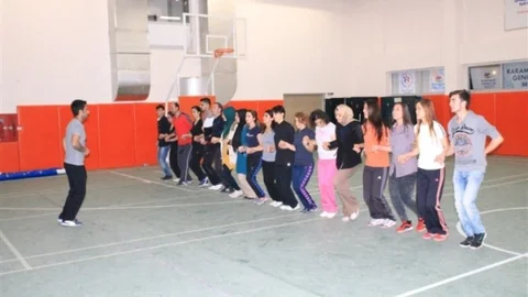 Karaman'da Gençlik Merkezi Açıldı