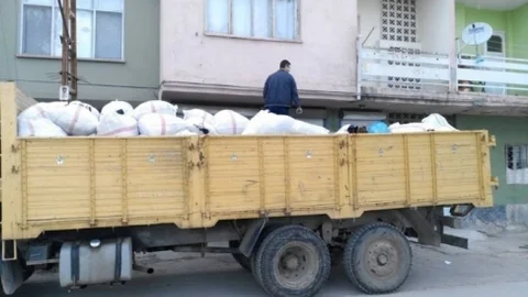 Adana'da MHP'den Kıyafet Yardımı
