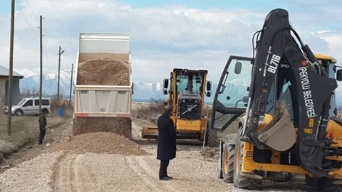 İpekyolu'nda Yol Yapım Çalışmaları