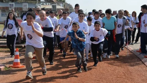 Otizmli Çocuklar Koşarak Farkındalık Yaratıyor