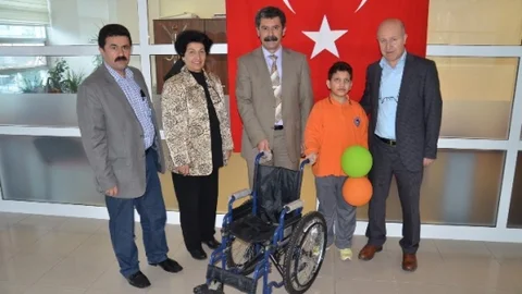 Mavi Kapaklar Engellilere Destek Oluyor