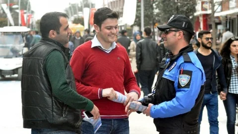 Bolu'da Polis ve Öğrencilerden Bilgilendirme Faaliyeti