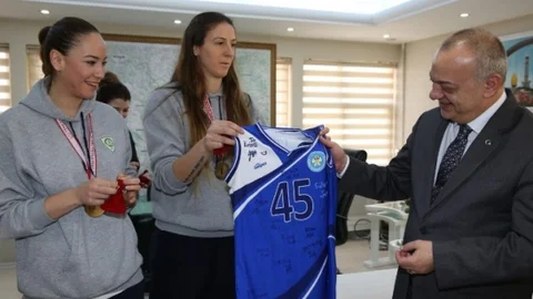 Manisa'da Şampiyonluk Kupası Verildi
