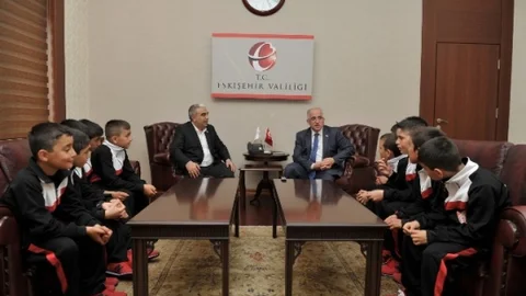 Emirdağspor'dan Vali Tuna'ya Ziyaret