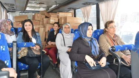AK Parti Kadın Kolları Birecik'te Yardımda Bulundu