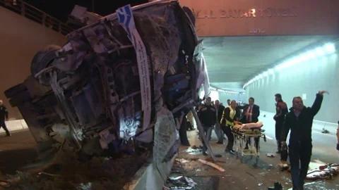 Ankara'da Halk Otobüsü Köprüden Düştü