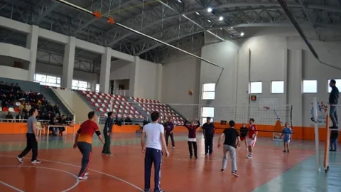Adilcevaz'da Voleybol Turnuvası Başladı
