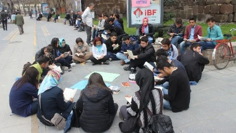 Erciyes Üniversitesi'nde Kitap Okuma Etkinliği