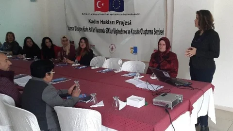 Adana'da Kadın Hakları Eğitimi Verildi