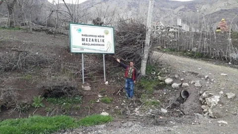 Hakkari'deki Mezarlıklara Tabela Dikildi