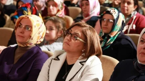 Gaziantep'te Zamanı Kuran Kadınlar Konuşuldu