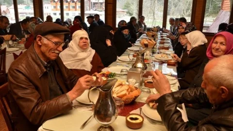 Gümüşhane'den Yaşlılara Uzungöl Gezisi