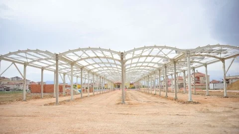 Larende Kapalı Semt Pazarı Açılıyor